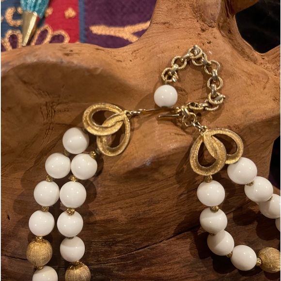 1940/50 White Glass & Gold Satin Covered Beads w/Unique Ends Necklace 17 in - Picture 3 of 4